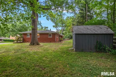 Exterior - 28 Sunnyside Dr, Springfield, IL 62702 photo 6 of 7