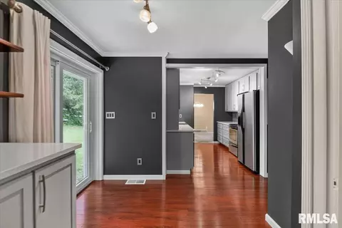Entry Way - 28 Sunnyside Dr, Springfield, IL 62702 photo 4 of 4