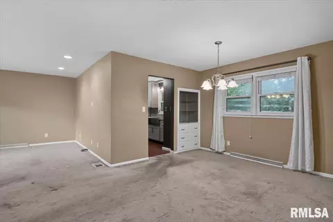 Living - 28 Sunnyside Dr, Springfield, IL 62702 photo 5 of 5