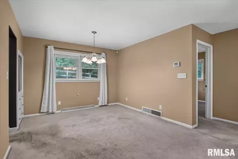Other - 28 Sunnyside Dr, Springfield, IL 62702 photo 2 of 8