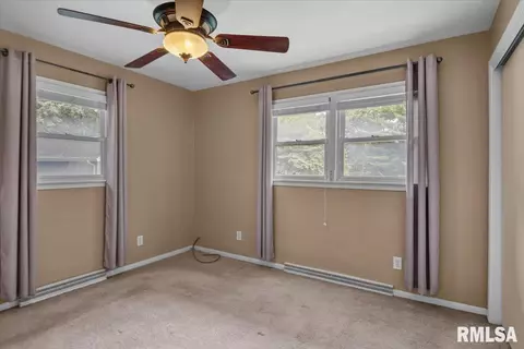 Bedroom - 28 Sunnyside Dr, Springfield, IL 62702 photo 5 of 6