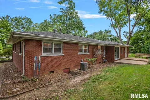 Exterior - 28 Sunnyside Dr, Springfield, IL 62702 photo 5 of 7