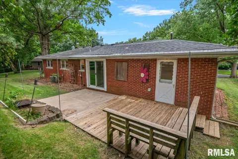 Exterior - 28 Sunnyside Dr, Springfield, IL 62702 photo 4 of 7