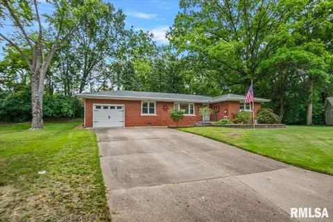 Exterior - 28 Sunnyside Dr, Springfield, IL 62702 photo 2 of 7