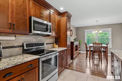 Kitchen - 2706 Buckskin Trl, Springfield, IL 62711 photo 4 of 4