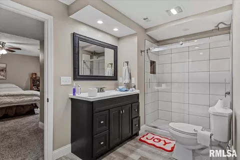 Bath - 2706 Buckskin Trl, Springfield, IL 62711 photo 3 of 4