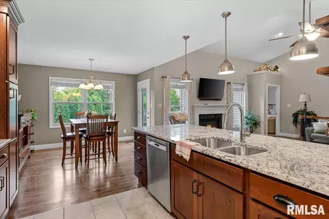 Kitchen - 2706 Buckskin Trl, Springfield, IL 62711 photo 3 of 4