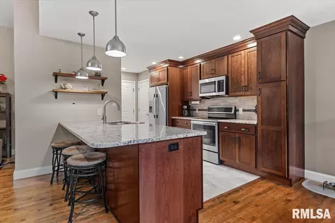 Kitchen - 2706 Buckskin Trl, Springfield, IL 62711 photo 2 of 4