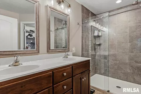Bath - 2706 Buckskin Trl, Springfield, IL 62711 photo 1 of 4