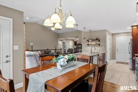 Dining - 2706 Buckskin Trl, Springfield, IL 62711 photo 2 of 2