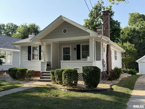 932 W Douglas Ave, Jacksonville, IL 62650