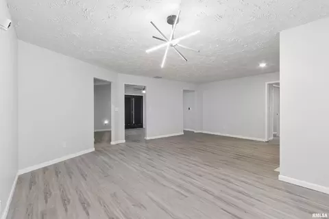 Living - 1120 Harmony Ct, Springfield, IL 62703 photo 2 of 4