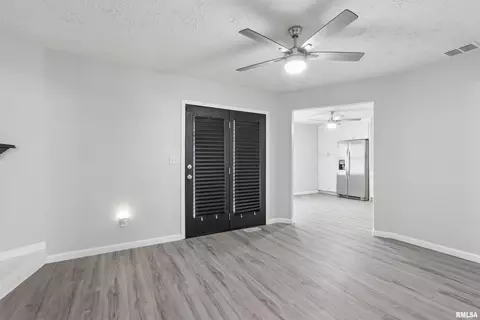 Living - 1120 Harmony Ct, Springfield, IL 62703 photo 3 of 4