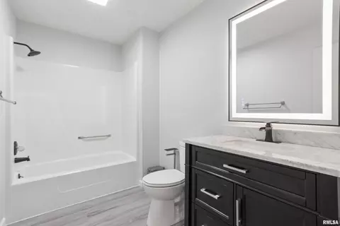 Bath - 1120 Harmony Ct, Springfield, IL 62703 photo 2 of 3