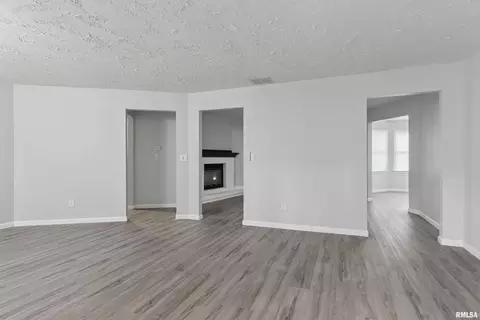 Living - 1120 Harmony Ct, Springfield, IL 62703 photo 1 of 4