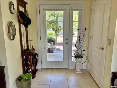 Entry Way - 800 Longleaf Ct, Springfield, IL 62711 photo 1 of 1
