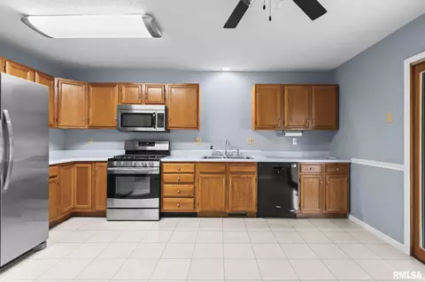 Kitchen - 6329 Brent Dr, Springfield, IL 62712 photo 3 of 3