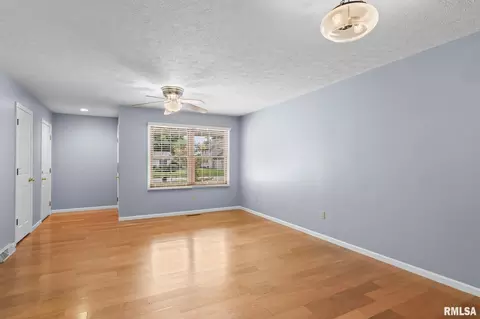 Living - 6329 Brent Dr, Springfield, IL 62712 photo 4 of 4