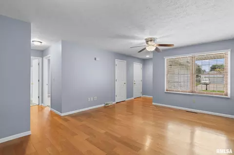 Living - 6329 Brent Dr, Springfield, IL 62712 photo 1 of 4