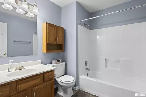 Bath - 6329 Brent Dr, Springfield, IL 62712 photo 3 of 3