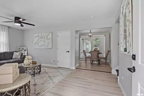 Entry Way - 28 Bel Aire Dr, Springfield, IL 62703 photo 1 of 2