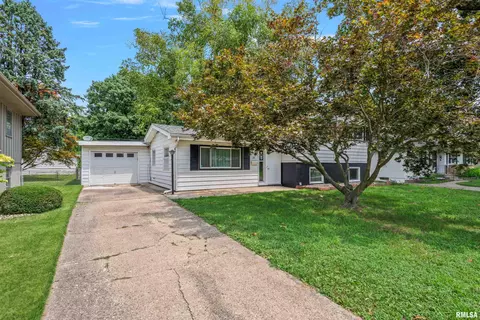 Exterior - 28 Bel Aire Dr, Springfield, IL 62703 photo 3 of 7