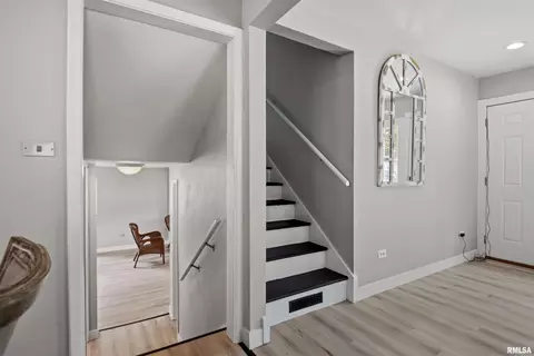 Entry Way - 28 Bel Aire Dr, Springfield, IL 62703 photo 2 of 2