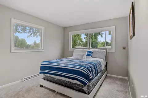 Bedroom - 28 Bel Aire Dr, Springfield, IL 62703 photo 4 of 7