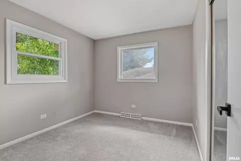 Bedroom - 28 Bel Aire Dr, Springfield, IL 62703 photo 6 of 7