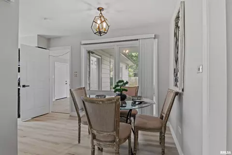 Dining - 28 Bel Aire Dr, Springfield, IL 62703 photo 1 of 3