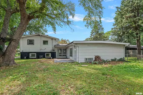 Exterior - 28 Bel Aire Dr, Springfield, IL 62703 photo 6 of 7