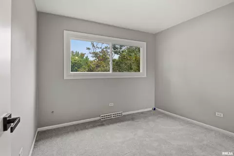 Bedroom - 28 Bel Aire Dr, Springfield, IL 62703 photo 1 of 7