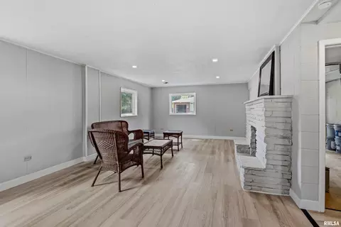 Living - 28 Bel Aire Dr, Springfield, IL 62703 photo 4 of 7