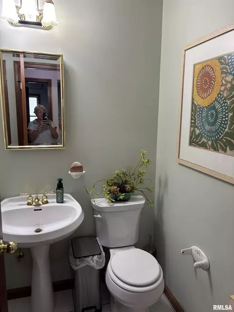 Bath - 3016 Sequoia Dr, Springfield, IL 62712 photo 4 of 4