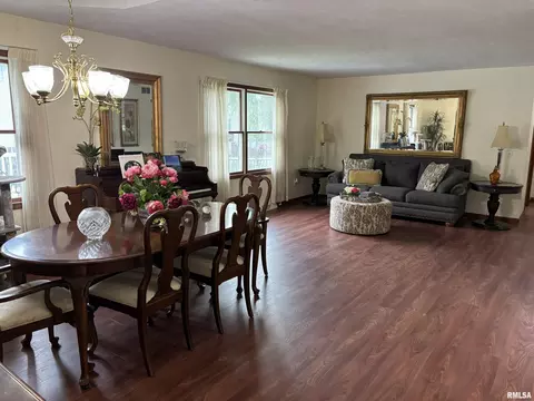 Dining - 3016 Sequoia Dr, Springfield, IL 62712 photo 1 of 1