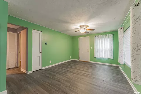 Living - 5 Melody Ln, Springfield, IL 62702 photo 1 of 2