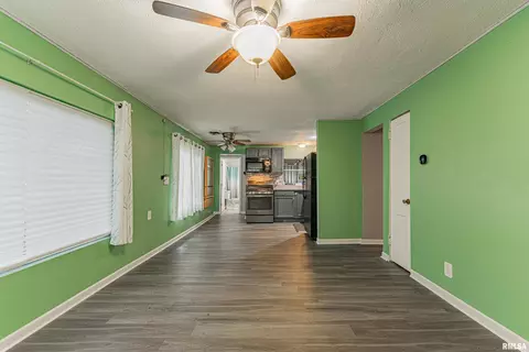 Living - 5 Melody Ln, Springfield, IL 62702 photo 2 of 2