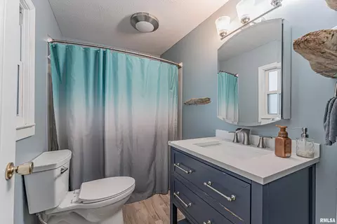 Bath - 5 Melody Ln, Springfield, IL 62702 photo 1 of 1