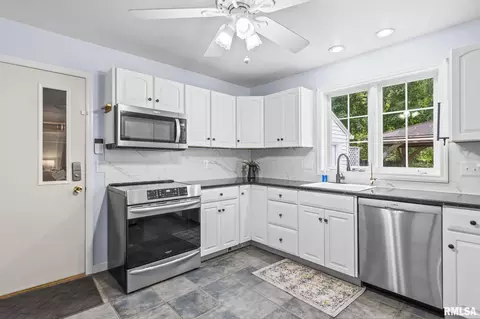 Kitchen - 1417 S Douglas Ave, Springfield, IL 62704 photo 2 of 2