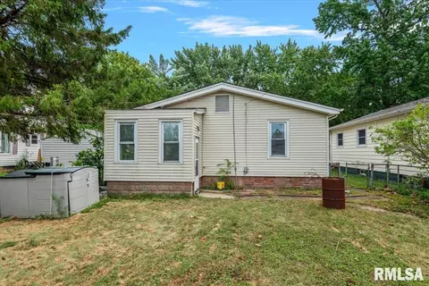 Exterior - 2709 S State St, Springfield, IL 62704 photo 2 of 5