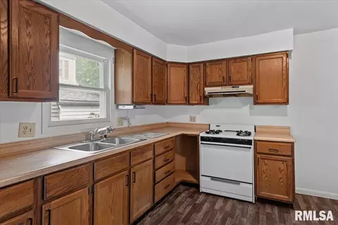 Kitchen - 2709 S State St, Springfield, IL 62704 photo 2 of 2
