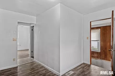 Entry Way - 2709 S State St, Springfield, IL 62704 photo 2 of 3