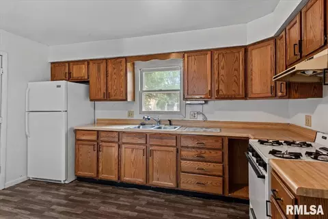 Kitchen - 2709 S State St, Springfield, IL 62704 photo 1 of 2