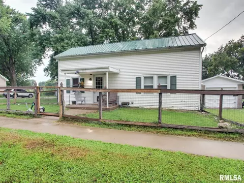 Other - 501 N Chestnut St, Mendon, IL 62351 photo 2 of 7
