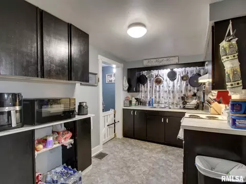 Kitchen - 501 N Chestnut St, Mendon, IL 62351 photo 2 of 4