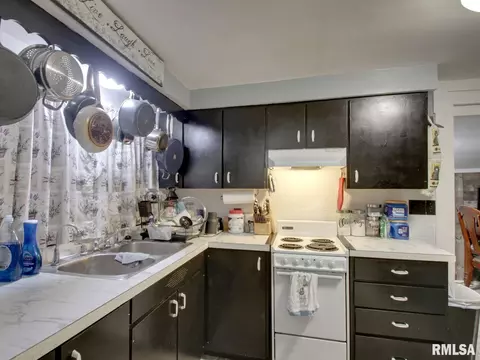 Kitchen - 501 N Chestnut St, Mendon, IL 62351 photo 3 of 4