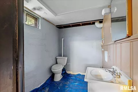 Bath - 3601 Stanton St, Springfield, IL 62703 photo 2 of 2