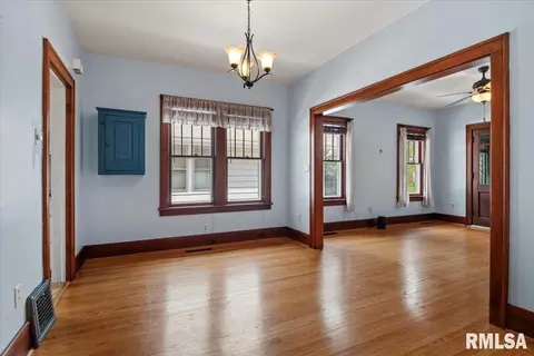 Living - 1725 Holmes Ave, Springfield, IL 62704 photo 6 of 6