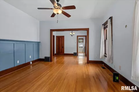 Living - 1725 Holmes Ave, Springfield, IL 62704 photo 1 of 6
