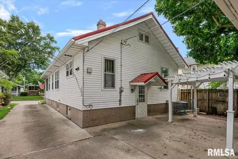 Exterior - 1725 Holmes Ave, Springfield, IL 62704 photo 2 of 4